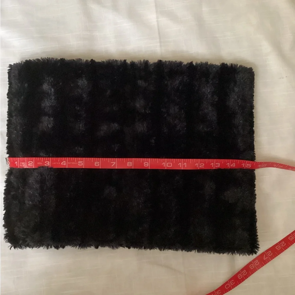 Faux fur infinity scarf black EUC - Picture 5 of 6